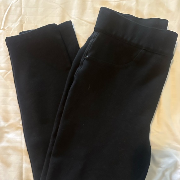SPANX Pants - SPANX Black Leggings with Red Logo Tag - M/M